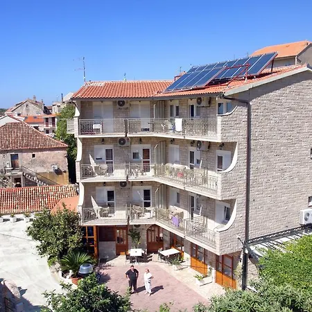 호텔 Hotel Makarska 3*